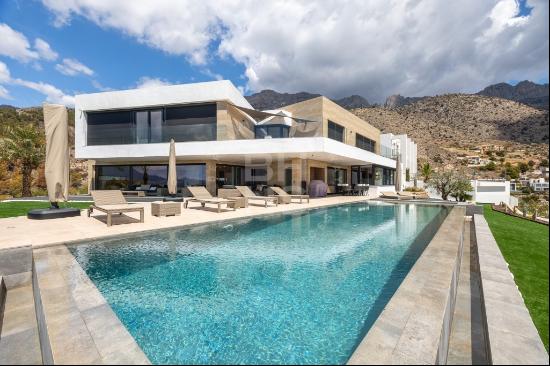 Exquisite Hilltop Villa in Altea: A Haven of Luxury and Panorami, Altea 03590