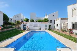 Charming townhouse just a few minutes’ drive from the beach in E, Estepona 29680