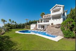 Andalusian-style villa with sea and golf views in La Resina, Est, Estepona 29680