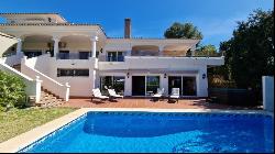 Family villa with potential for renovation and boasting panorami, Estepona 29680