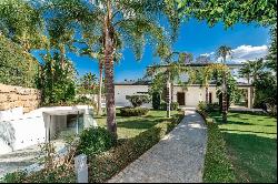 Impressive frontline golf villa in Los Naranjos Nueva Andalucía, Marbella 29660