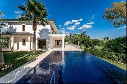 Impressive frontline golf villa in Los Naranjos Nueva Andalucia, Marbella 29660