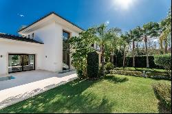 Impressive frontline golf villa in Los Naranjos Nueva Andalucia, Marbella 29660