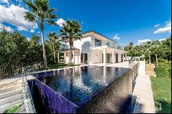 Impressive frontline golf villa in Los Naranjos Nueva Andalucía, Marbella 29660