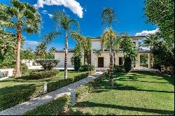 Impressive frontline golf villa in Los Naranjos Nueva Andalucía, Marbella 29660