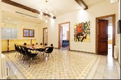 IMPRESSIVE 400 sqm FLAT WITH TERRACE IN THE HISTORIC CENTRE OF BA, Barcelona 08002