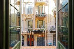 IMPRESSIVE 400 sqm FLAT WITH TERRACE IN THE HISTORIC CENTRE OF BA, Barcelona 08002