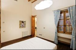 IMPRESSIVE 400 sqm FLAT WITH TERRACE IN THE HISTORIC CENTRE OF BA, Barcelona 08002