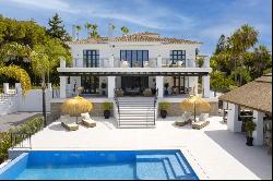 Fully renovated elegant, private family villa with sea views in , Marbella 29604