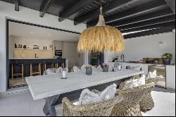 Fully renovated elegant, private family villa with sea views in , Marbella 29604