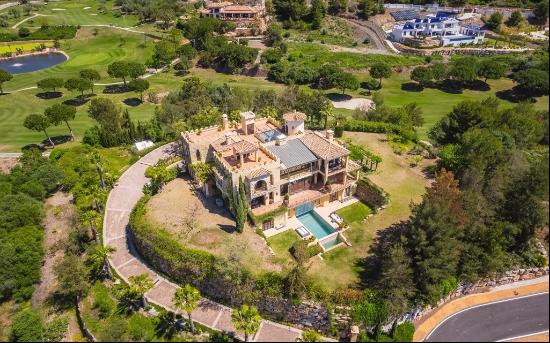 Distinguished frontline golf villa situated on an extensive plot, Benahavis 29679