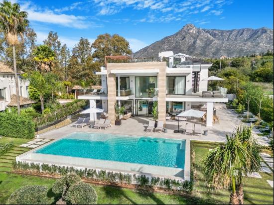 Recently completed luxury villa in Altos de Puente Romano, on Ma, Marbella 29602