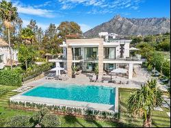 Recently completed luxury villa in Altos de Puente Romano, on Ma, Marbella 29602