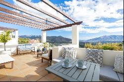 Spacious duplex penthouse with amazing views in The Oakhill, La , Ojén 29612