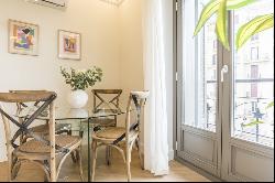 Beautiful flat with 3 balconies overlooking the Plaza de Chamber, Madrid 28010