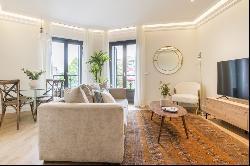 Beautiful flat with 3 balconies overlooking the Plaza de Chamber, Madrid 28010