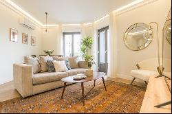 Beautiful flat with 3 balconies overlooking the Plaza de Chamber, Madrid 28010