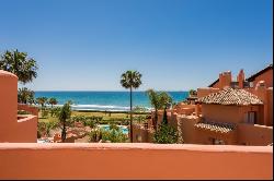 Fully renovated duplex penthouse in a beachfront development in , Marbella 29604