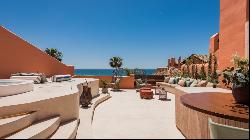 Fully renovated duplex penthouse in a beachfront development in , Marbella 29604