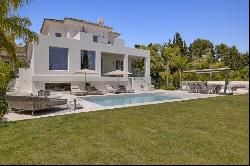 Elegant fully renovated front line golf villa in Atalaya, Benaha, Estepona 29680