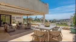 Huge penthouse with panoramic views in a pretigious golf area, Marbella 29660