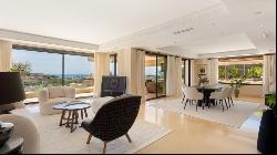 Huge penthouse with panoramic views in a pretigious golf area, Marbella 29660