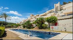 Huge penthouse with panoramic views in a pretigious golf area, Marbella 29660