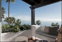 Fully renovated beachfront penthouse on the New Golden Mile, Estepona 29680