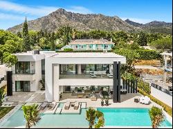 Brand-new luxurious 5-bedroom villa in the heart of Golden Mile, Marbella 29602