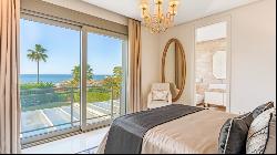 Elegant beachfront villa with impressive views in Las Chapas, Ea, Marbella 29604