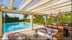 Elegant beachfront villa with impressive views in Las Chapas, Ea, Marbella 29604