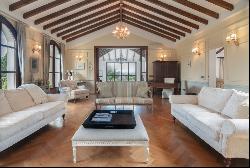 Stylish luxury villa next to the Valderrama Golf Club in Sotogra, San Roque 11360