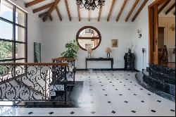 Stylish luxury villa next to the Valderrama Golf Club in Sotogra, San Roque 11360