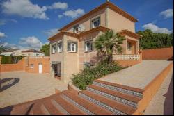 Magnificent Villa for Sale in Calpe, Walking Distance to Beach, , Calpe 03710