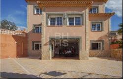 Magnificent Villa for Sale in Calpe, Walking Distance to Beach, , Calpe 03710