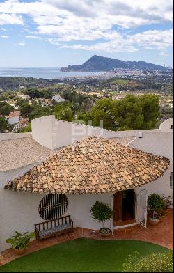 Altea la Vella's Panoramic Paradise: A Unique Villa with Spectac, Altea 03590