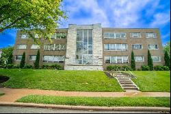 520 S Brentwood Boulevard #1D, St Louis MO 63105