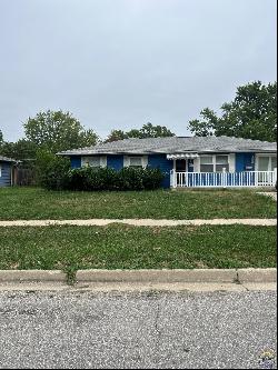 3320 SW Kiowa St, Topeka KS 66614