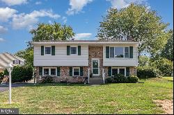 121 Hill Lane, Mechanicsburg PA 17050