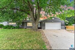 1023 Sycamore Ave, Sioux Falls SD 57110