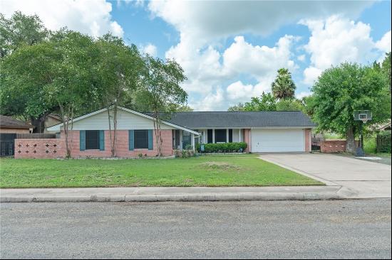 1316 Washington Drive, Alice TX 78332