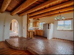 1010 Calle Cuervo, Taos NM 87571