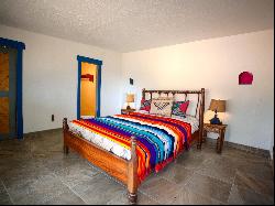 1010 Calle Cuervo, Taos NM 87571