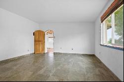 1010 Calle Cuervo, Taos NM 87571