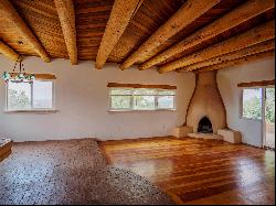 1010 Calle Cuervo, Taos NM 87571