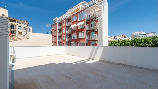 Fabulous penthouse with private roof terrace for rent in Paseo M, Palma de Mallorca 07000