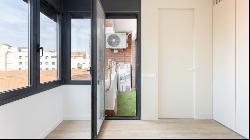 NEWLY REFURBISHED FLAT WITH TERRACE IN EIXAMPLE, Barcelona 08036