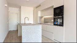 NEWLY REFURBISHED FLAT WITH TERRACE IN EIXAMPLE, Barcelona 08036