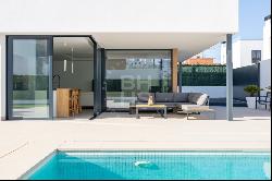 Villa with architectural design and sophisticated finishes, Benidorm 03501