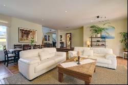 Elegant beachside villa in Atalaya, only 5 minutes' drive to Pue, Estepona 29680